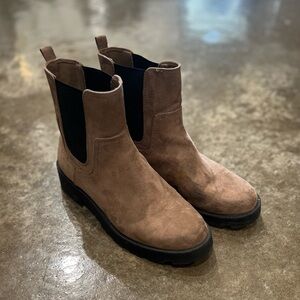 Old Navy Chunk Chelsea Boots Womens size 8